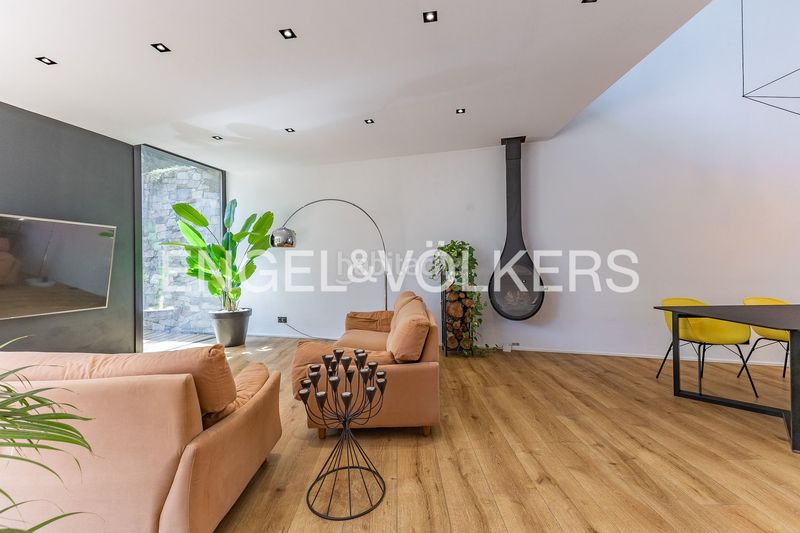 Foto c05f82d4-49e6-432c-a0fd-d06b6ffeba94. Casa  de diseño contemporáneo con helipuerto privado en Matadepera