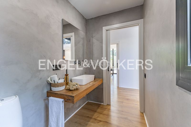 Foto c0a133a2-d824-4582-a53d-9e663c602731. Casa  de diseño contemporáneo con helipuerto privado en Matadepera