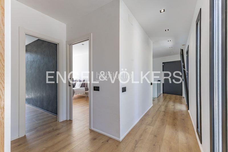 Foto c0dc2afc-f41d-4193-ad3c-843eb12917e5. Casa  de diseño contemporáneo con helipuerto privado en Matadepera