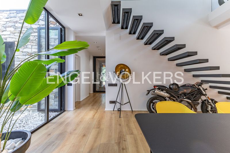 Foto d95f6253-fe38-47cc-8371-3ef2d503118f. Casa  de diseño contemporáneo con helipuerto privado en Matadepera