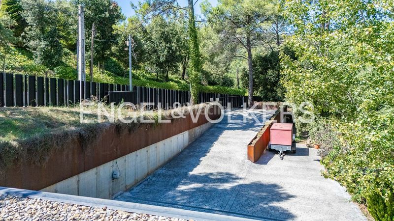Foto dd7153c5-3265-4bda-b14f-5bd7ed611b13. Casa  de diseño contemporáneo con helipuerto privado en Matadepera