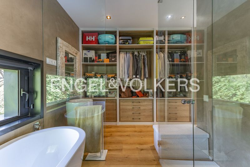 Foto e05b9a4d-fc88-4696-8963-f01585622d31. Casa  de diseño contemporáneo con helipuerto privado en Matadepera