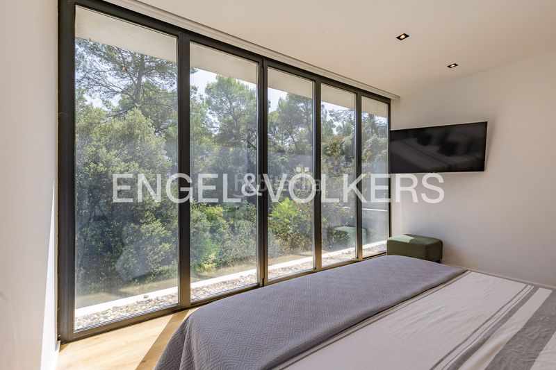 Foto e6ab7286-d95b-41f4-9591-706c9713a71c. Casa  de diseño contemporáneo con helipuerto privado en Matadepera