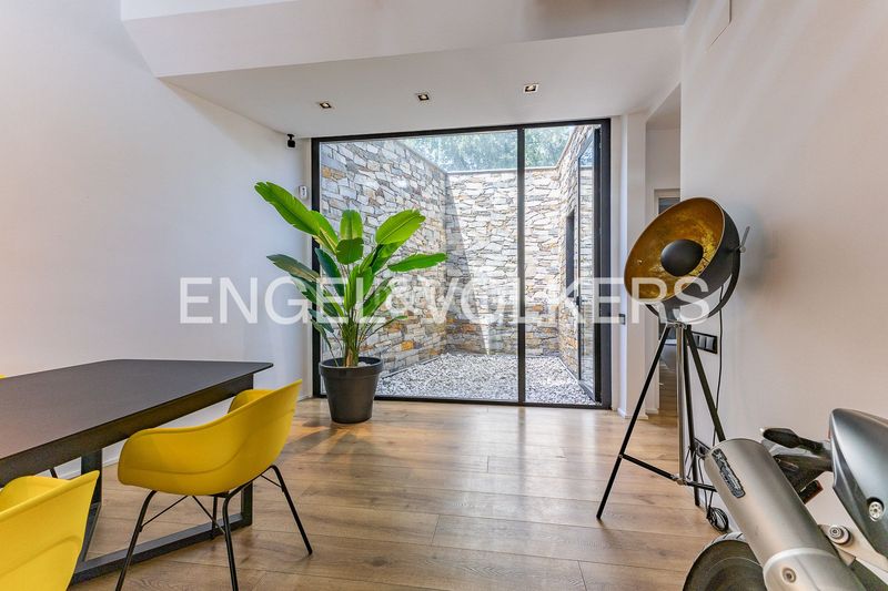 Foto e8351f6d-89e0-44df-a5a0-911a47c37bd9. Casa  de diseño contemporáneo con helipuerto privado en Matadepera