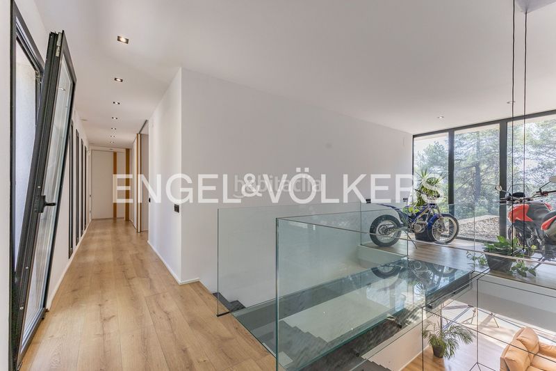 Foto eb19a75f-2158-4337-a4c2-cb1b4bbf3fc0. Casa  de diseño contemporáneo con helipuerto privado en Matadepera