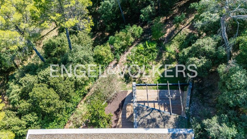 Foto fdce4507-c50b-48a8-bd04-f466a447f878. Casa  de diseño contemporáneo con helipuerto privado en Matadepera