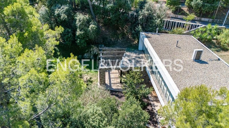 Foto fdefc93a-3b87-4312-8e1b-c3769bc599ba. Casa  de diseño contemporáneo con helipuerto privado en Matadepera