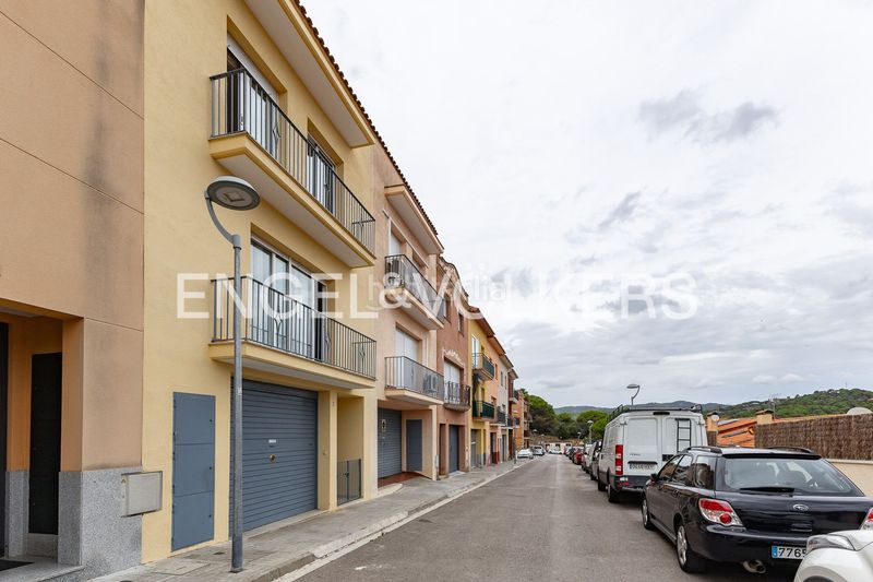 Foto 43f76d14-81cf-4d68-9068-a13188c9d10d. Casa adossada amb calefacció aparcament a Nucli Urbà Argentona
