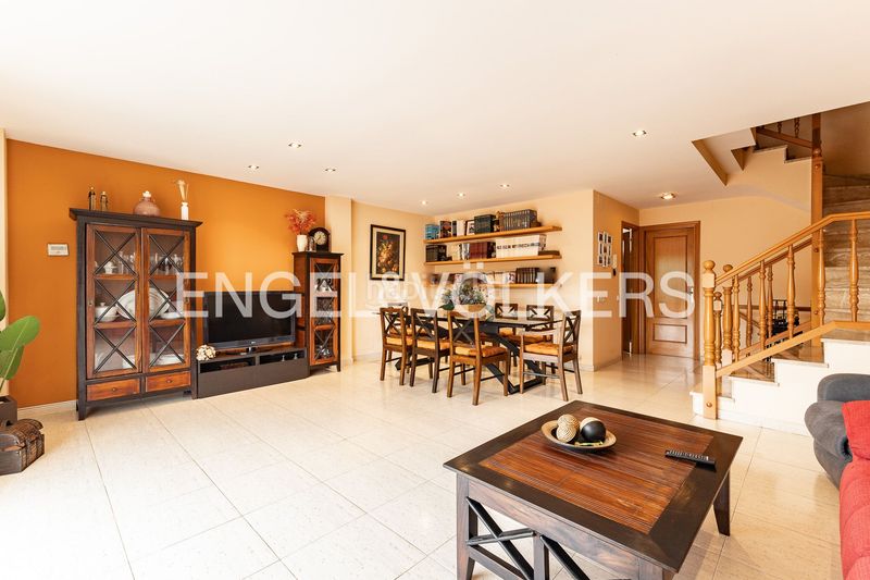 Foto 5b50bd84-0aa6-4305-943c-f6528b6935c7. Casa adossada amb calefacció aparcament a Nucli Urbà Argentona