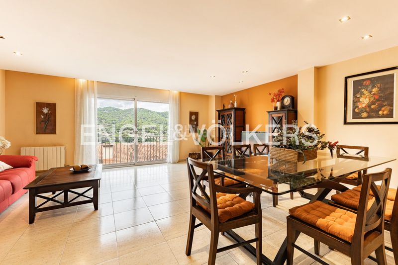 Foto a30775d3-c39f-434e-b187-a249eaad79e0. Casa adossada amb calefacció aparcament a Nucli Urbà Argentona