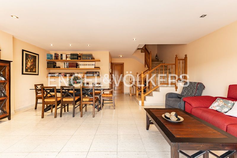 Foto c0ea4bbd-c065-4476-bfe7-ed71b5f29565. Casa adossada amb calefacció aparcament a Nucli Urbà Argentona