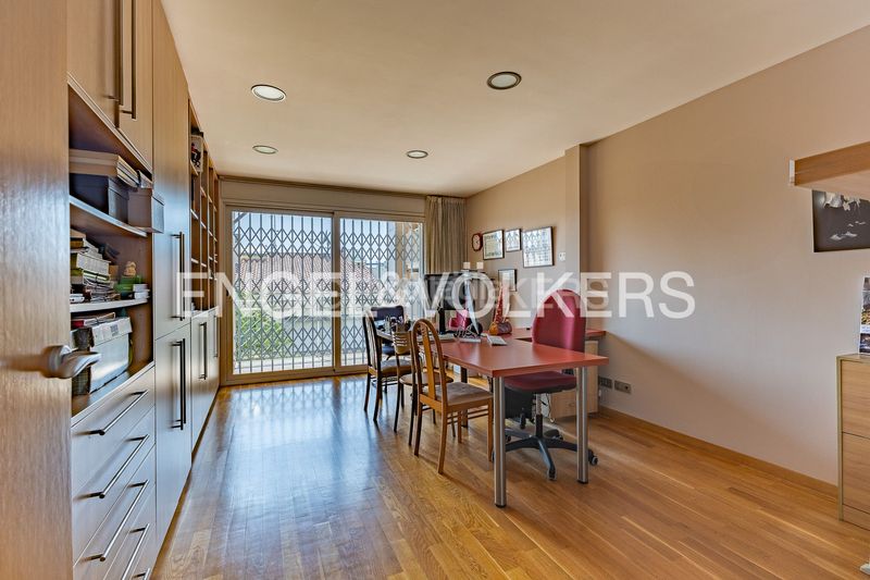 Foto 409852c6-7d07-4c06-af05-43fa6b37ac4d. Casa adossada amb calefacció aparcament a Centre Sabadell