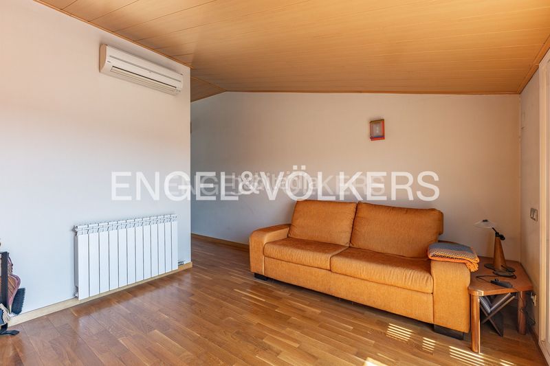 Foto a1c7eaf7-aa99-470d-b60a-a0ed426fad1a. Casa adossada amb calefacció aparcament a Centre Sabadell