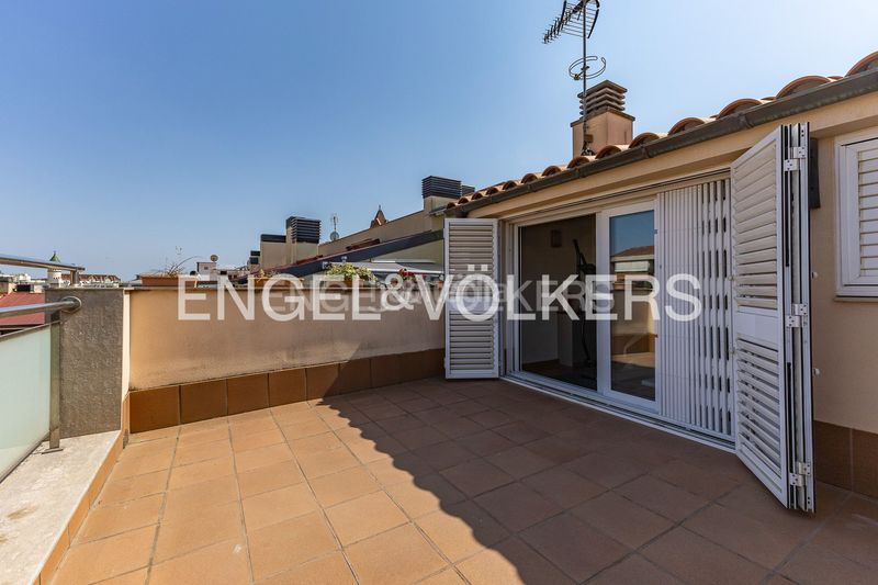 Foto a446772f-9c59-4e44-90c8-a9f67b81adcd. Casa adossada amb calefacció aparcament a Centre Sabadell