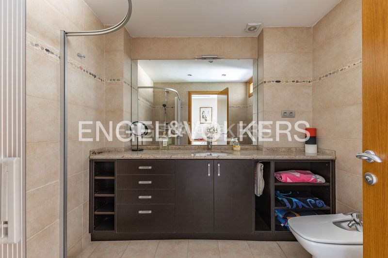 Foto da6dd3d9-a6dc-4e79-9e0e-3f0333902e94. Casa adossada amb calefacció aparcament a Centre Sabadell