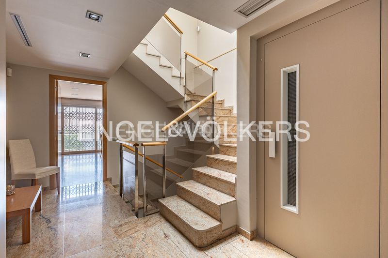 Foto f07c754f-6734-49a6-84a4-d6998a9b7d42. Casa adossada amb calefacció aparcament a Centre Sabadell