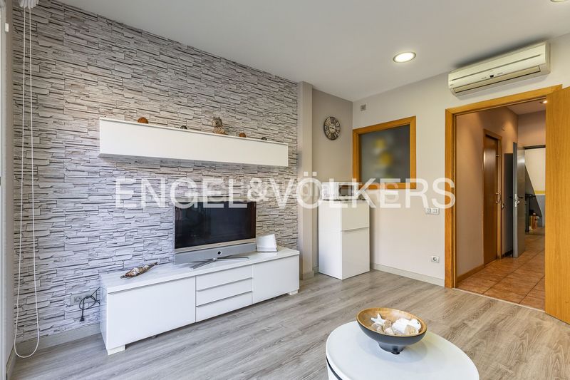 Foto f740fd55-f4eb-432b-9c50-9908b2e79b3d. Casa adossada amb calefacció aparcament a Centre Sabadell