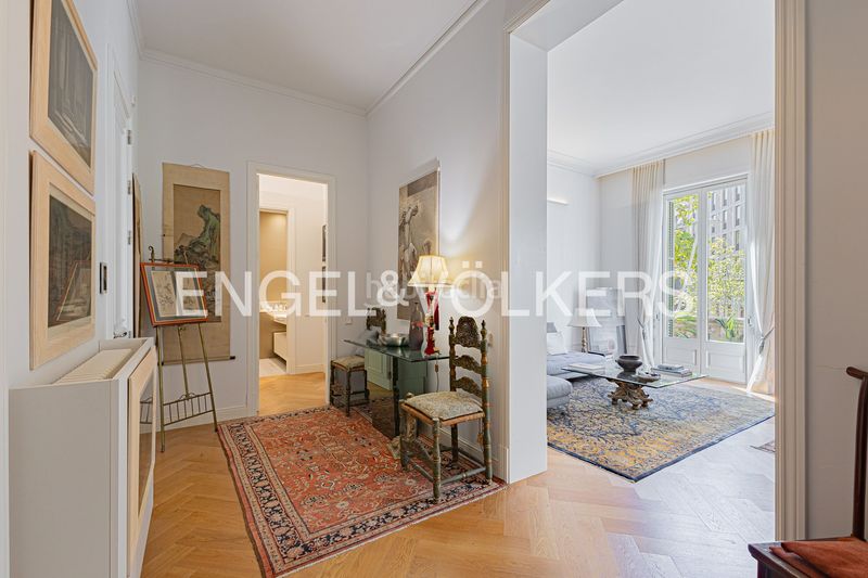 Foto f66eb0b0-ce87-4967-aefc-5e37b83743e0. Pis amb calefacció piscina a Dreta de l´Eixample Barcelona
