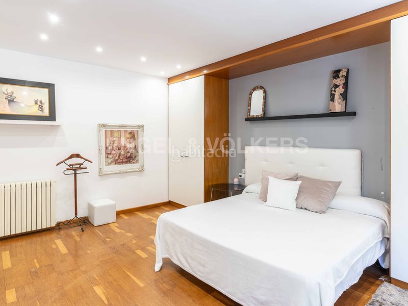 Foto 4b77e9bf-9d3c-4f42-9ba0-d3f2099aa2b5. Casa amb calefacció aparcament piscina a Centre Pineda de Mar