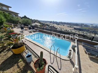 Casa a Santa Susanna. Casa exclusiva con piscina y vistas al mar en santa susanna tran