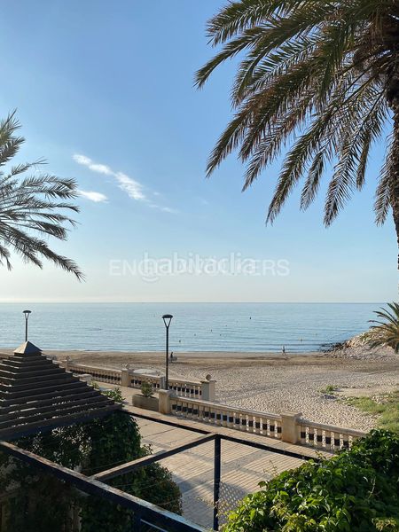 Foto 0c5daefd-547a-4c8a-a28a-7921f24a059e. Alquiler piso magnífico piso reformado en primera línea de mar en Sitges