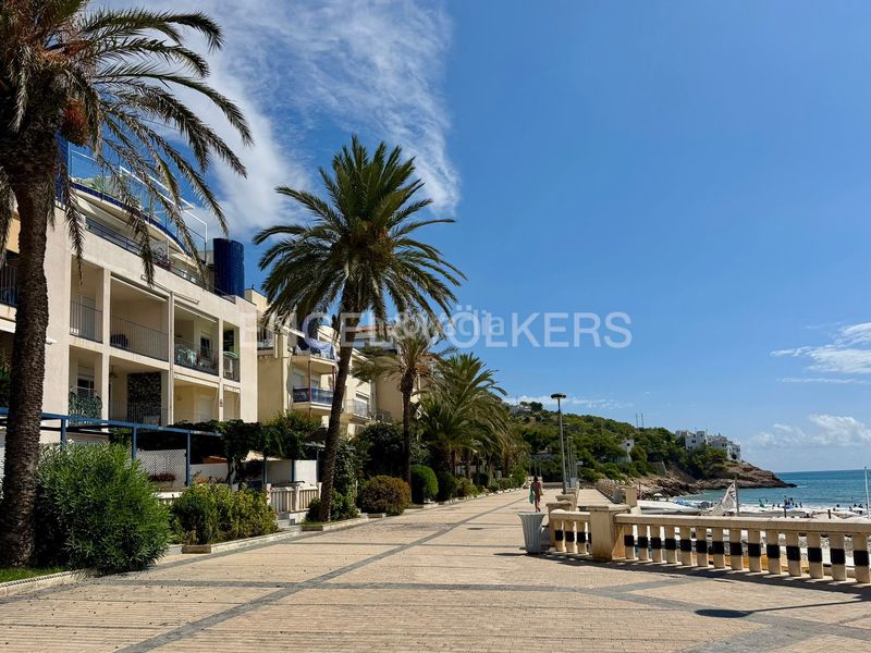 Foto 33ee1b30-2cdb-41ef-80fb-788749118052. Alquiler piso magnífico piso reformado en primera línea de mar en Sitges