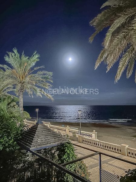Foto 3f7e3ddb-0382-4a3d-96ff-cd0414f76908. Alquiler piso magnífico piso reformado en primera línea de mar en Sitges