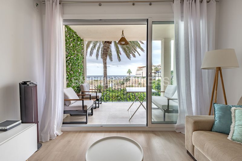 Foto d7883383-2ae8-4b08-b5b0-9a46760c62da. Alquiler piso magnífico piso reformado en primera línea de mar en Sitges