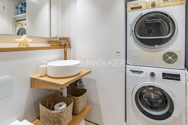 Foto e55c85c8-621d-4dfb-8829-03933b72cdfd. Alquiler piso magnífico piso reformado en primera línea de mar en Sitges