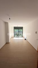 Miete Etagenwohnung in Centre. Apartamento de 2 dormitorios con patio y vistas verdes en sitges
