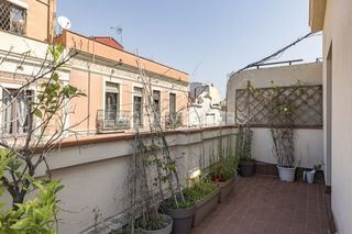 Lloguer Pis a Vila de Gràcia. Precioso ático temporal con terraza en vila de gràcia