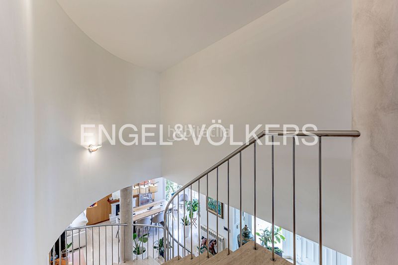 Foto 0d8d3126-848b-4633-9da5-eabf970f1d2a. Casa  de ensueño con piscina y vistas a los viñedos en Begues