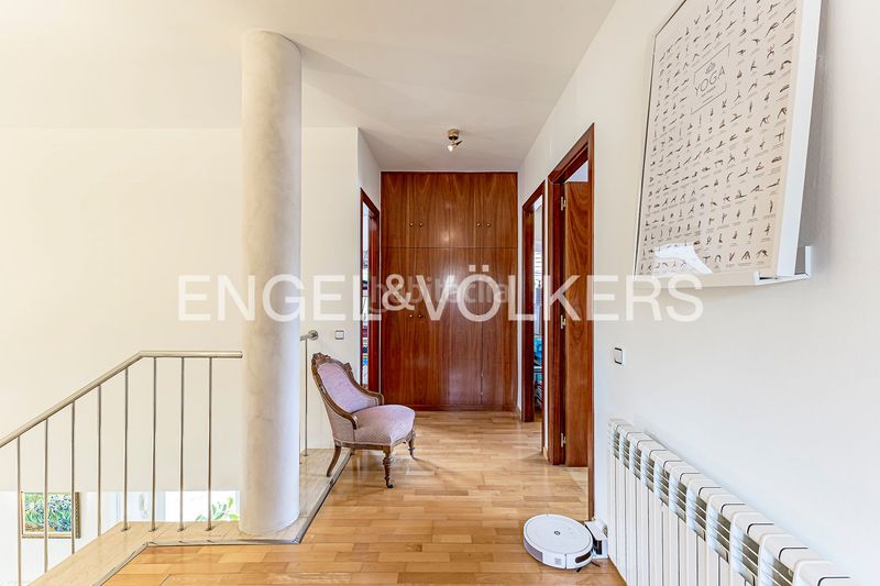 Foto 4af80e9b-bd3b-4936-8620-01bbce915280. Casa  de ensueño con piscina y vistas a los viñedos en Begues