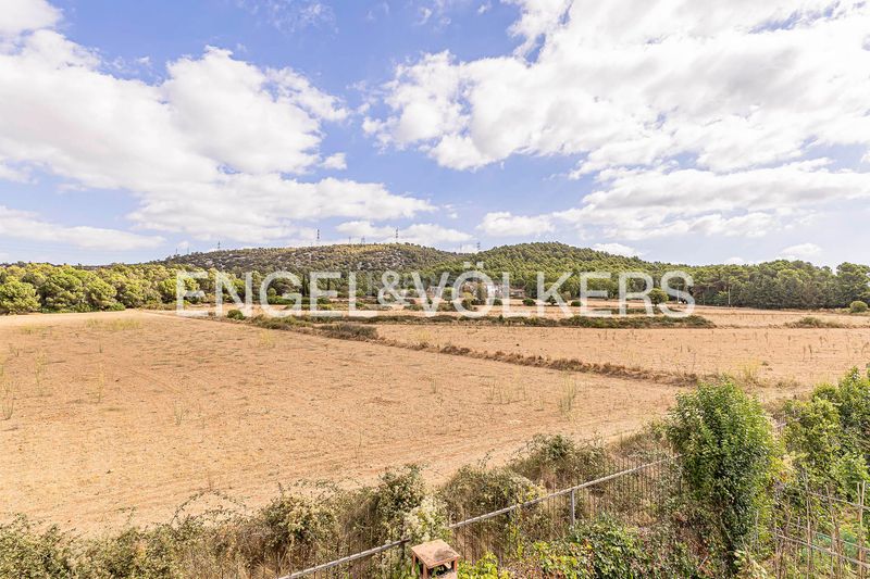 Foto 509ad542-fab9-48d4-86eb-56cad4c69d4f. Casa  de ensueño con piscina y vistas a los viñedos en Begues