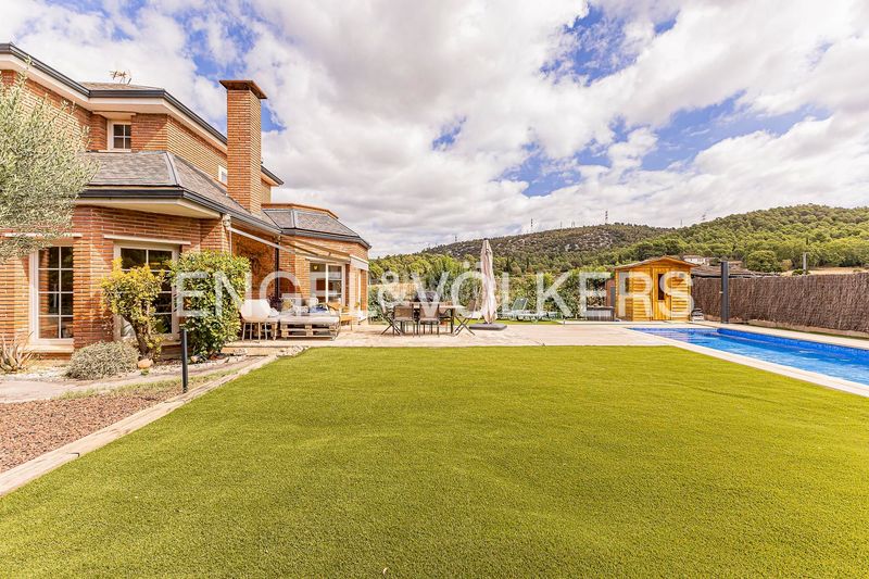 Foto 60011aac-7b38-4cdc-bb02-272d59f5aefa. Casa  de ensueño con piscina y vistas a los viñedos en Begues
