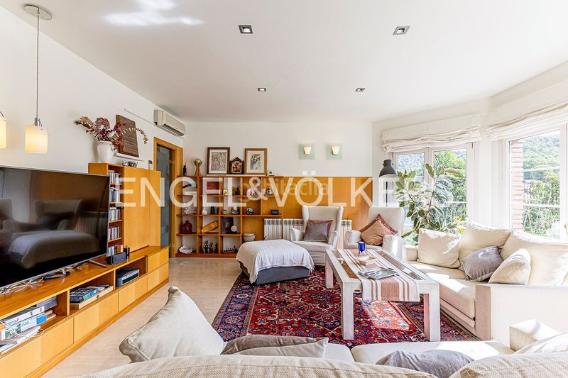 Foto ae0e4c1b-0b44-4830-ad3f-619b80a7d6f6. Casa  de ensueño con piscina y vistas a los viñedos en Begues