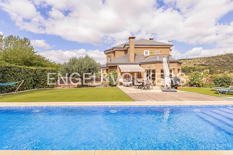 Foto af319009-d95e-4f92-b55c-2383dc9c4043. Casa  de ensueño con piscina y vistas a los viñedos en Begues