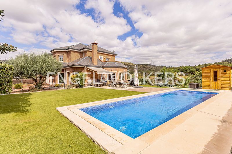 Foto b17146d6-5523-4409-9660-8e57587636b7. Casa  de ensueño con piscina y vistas a los viñedos en Begues