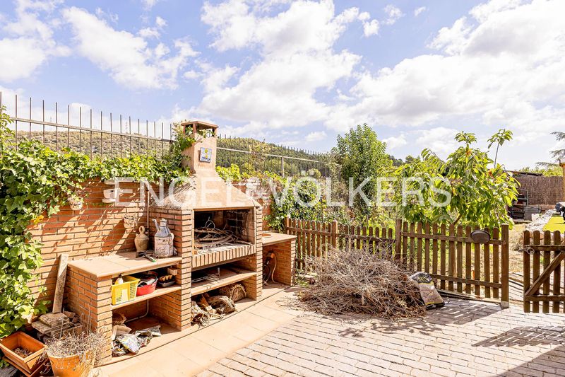 Foto b920d989-6f19-443a-9eb6-ef947e64fb05. Casa  de ensueño con piscina y vistas a los viñedos en Begues
