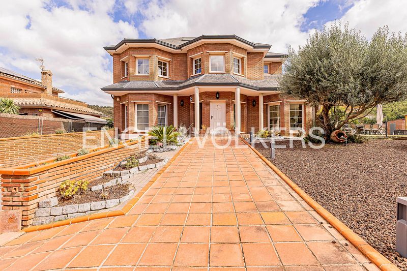 Foto bd7dbff6-03d9-4e99-92d4-d75ffd70d586. Casa  de ensueño con piscina y vistas a los viñedos en Begues