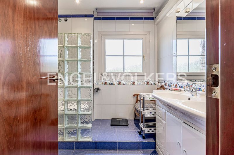 Foto c763cd18-1dbc-40be-982c-aa9177cf875e. Casa  de ensueño con piscina y vistas a los viñedos en Begues