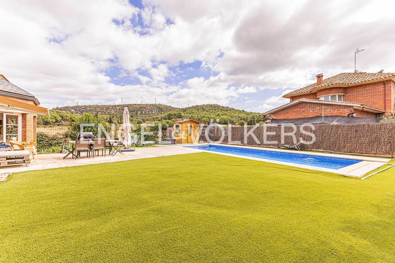 Foto d89ce264-92a1-4041-87ef-2ced4b7f973d. Casa  de ensueño con piscina y vistas a los viñedos en Begues