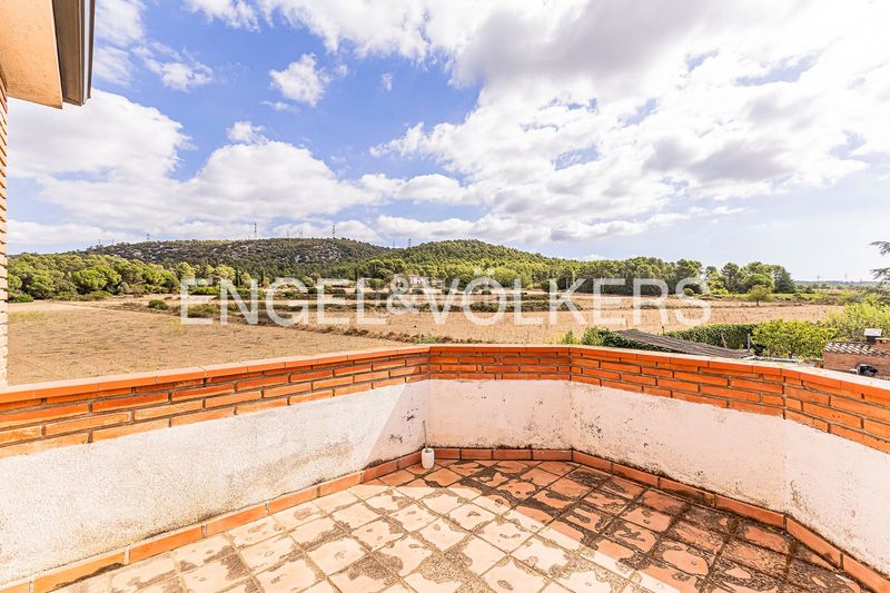 Foto ee4473d7-ccc6-4bfa-b375-26f488e35ee5. Casa  de ensueño con piscina y vistas a los viñedos en Begues