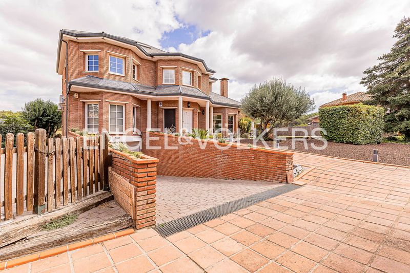 Foto f6500540-2d99-4e89-af5c-67366a376ad8. Casa  de ensueño con piscina y vistas a los viñedos en Begues