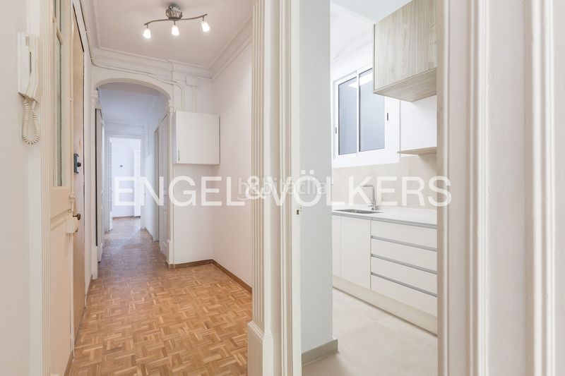 Foto 33bfb316-6b51-40c2-b185-410c9faa68e4. Pis amb calefacció a La Nova Esquerra de l´Eixample Barcelona