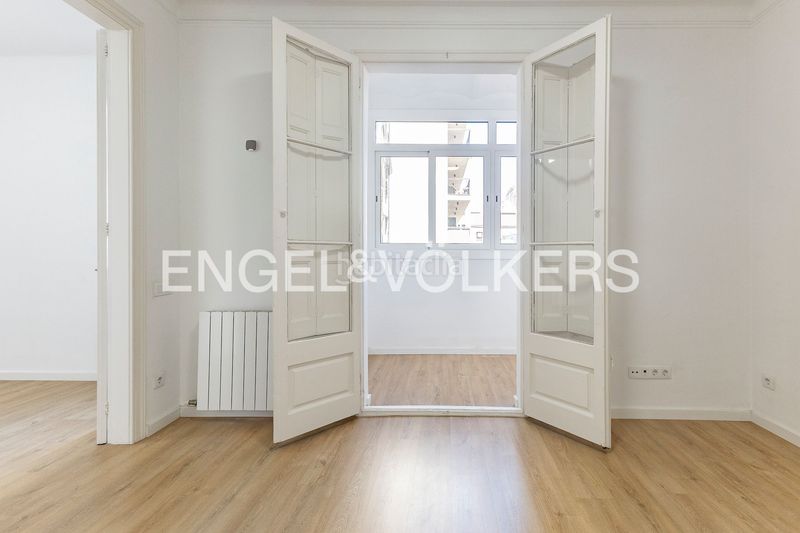 Foto c49b4aa6-73af-4a10-9d70-2b2eaef8ef55. Pis amb calefacció a La Nova Esquerra de l´Eixample Barcelona
