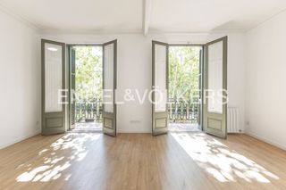 Pis a La Nova Esquerra de l´Eixample. Acogedor piso en finca regia de la calle diputació