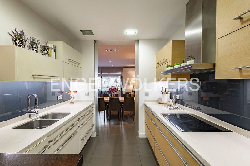 Foto 00813038-3a46-4957-9b08-ed6a179ae933. Casa amb calefacció a Barri de les Corts Barcelona