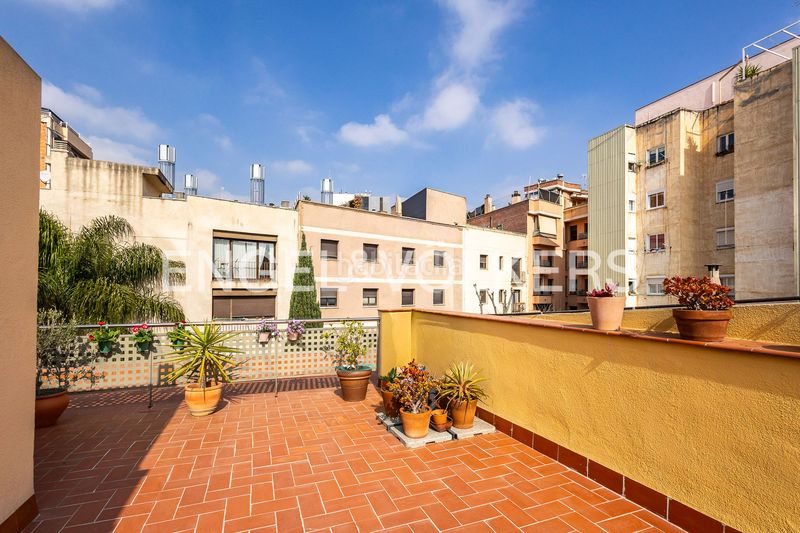 Foto 311d7c13-7222-4d61-b1fc-1c8010f02664. Casa amb calefacció a Barri de les Corts Barcelona