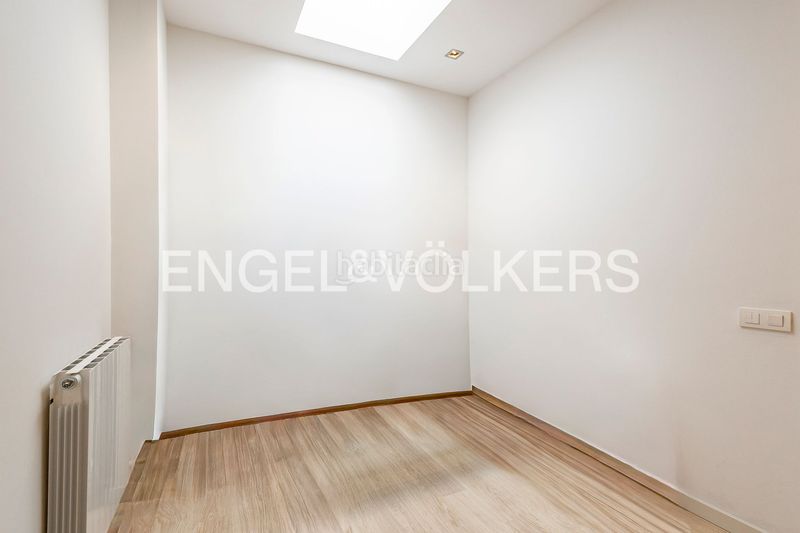 Foto 4da690cc-5acb-4b6a-8b7c-788d8a4e862d. Casa amb calefacció a Barri de les Corts Barcelona